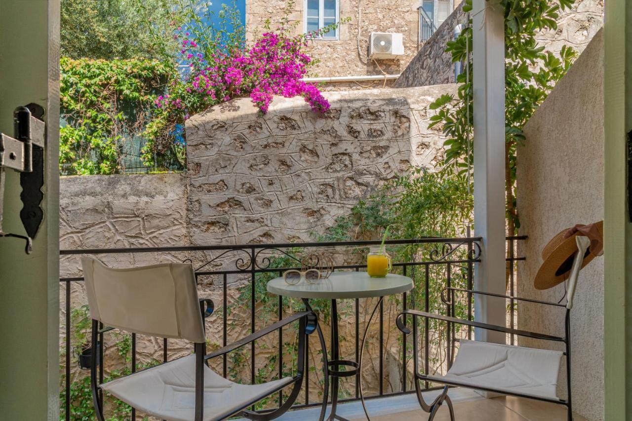 Arolithos Hotel Spetses Town Exterior photo